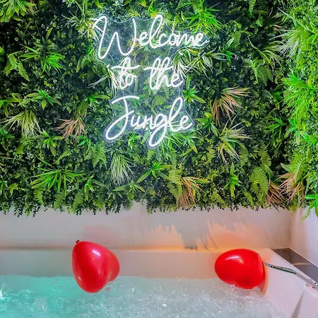 شقة Jungle Jacuzzi, Sauna & Video-projecteur