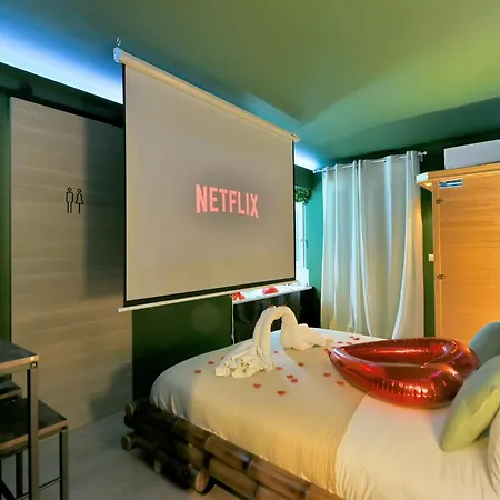 Jungle Jacuzzi, Sauna & Video-projecteur 아파트 칸느