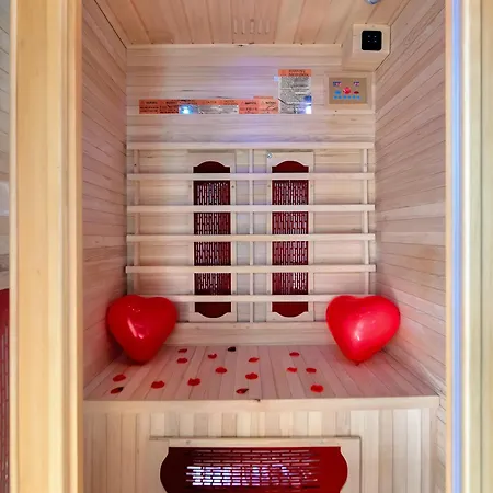 Jungle Jacuzzi, Sauna & Video-projecteur